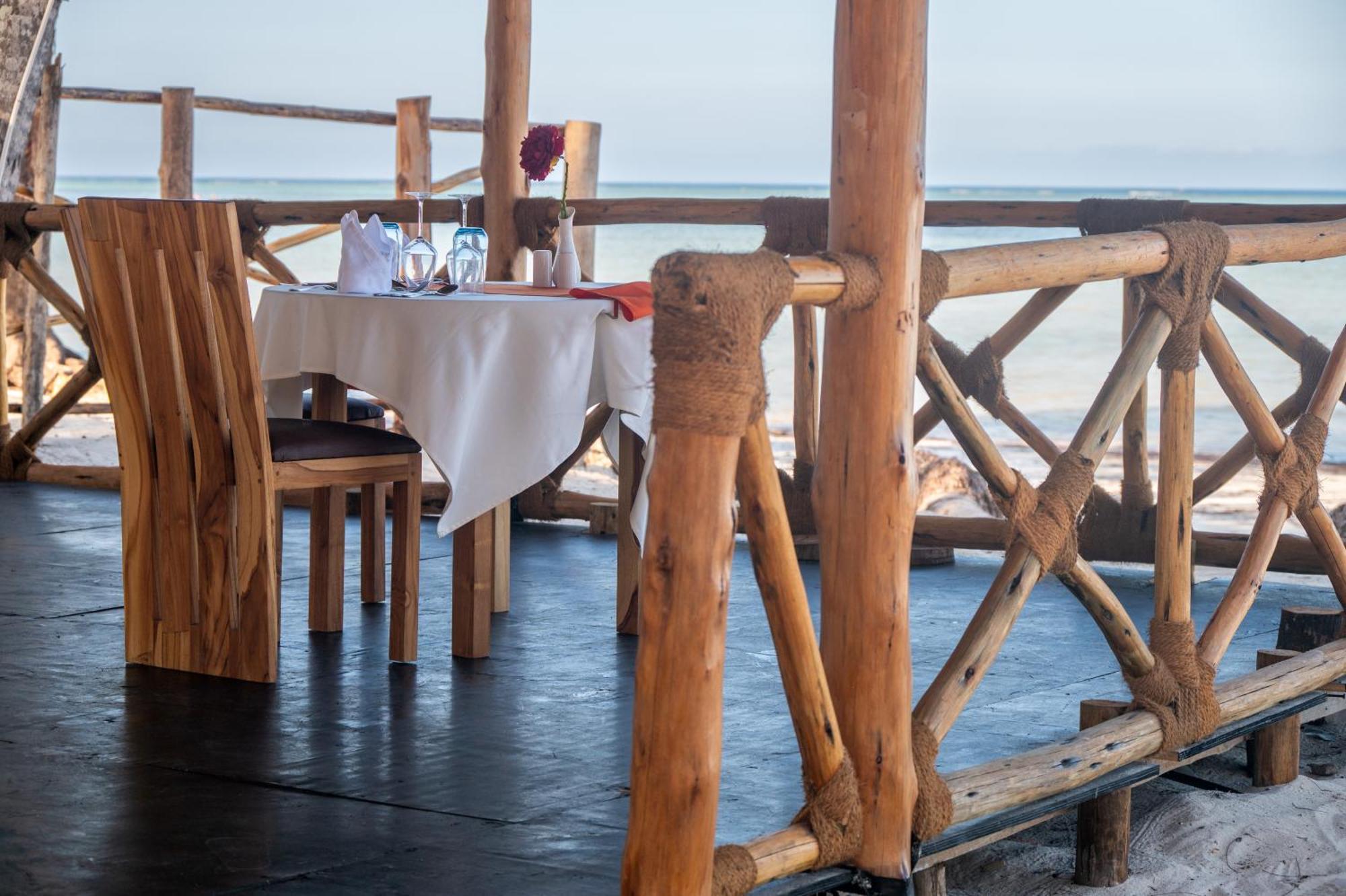 Royal Mandarin Hotel & Resort Пвани-Мчангани Экстерьер фото