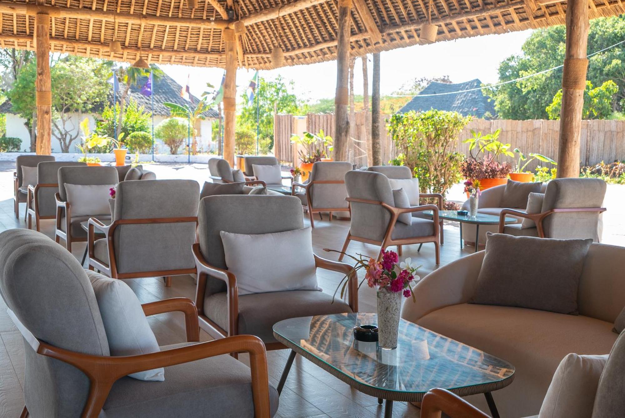 Royal Mandarin Hotel & Resort Пвани-Мчангани Экстерьер фото